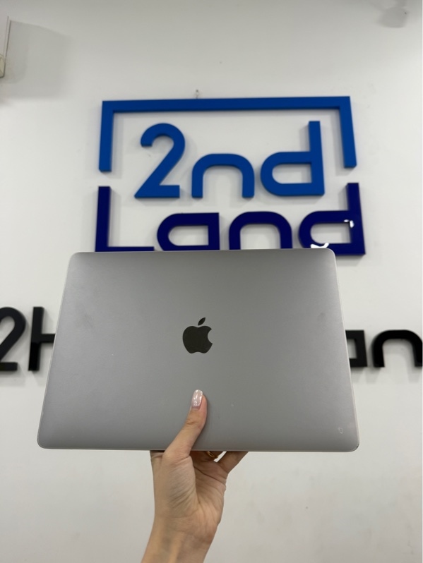 Macbook Pro M2 2022 - 13inch - 16/512GB - Màu bạc - Pin 95% - Ngoại hình 97% - cấn góc , màn ám hồng - Kèm sạc