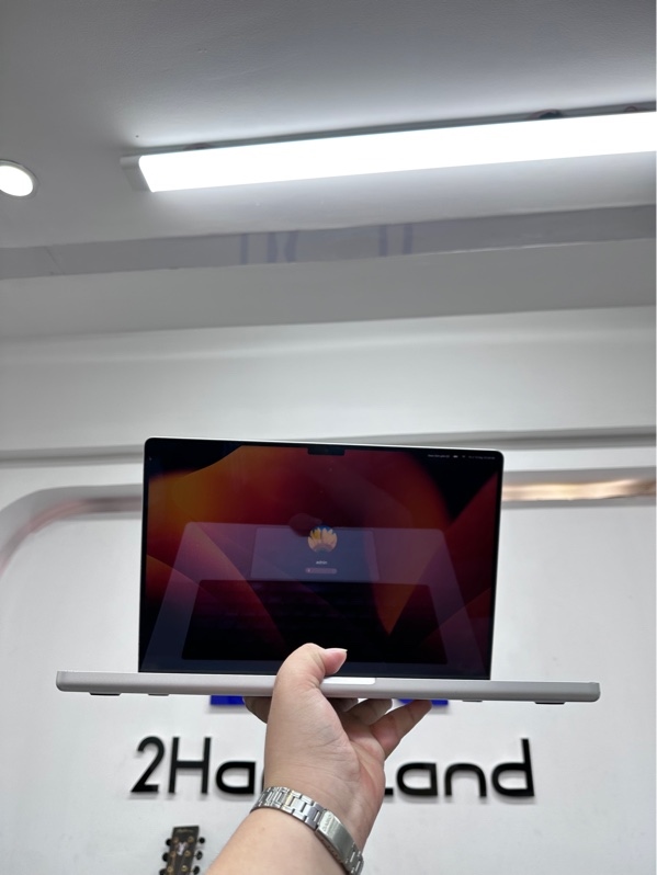 Macbook pro m2 pro 16 inch (2023) - 16/1tb - Màu bạc - Pin 88% - Ngoại hình 97% - cấn góc, màn ám hồng, in phím - Kèm sạc