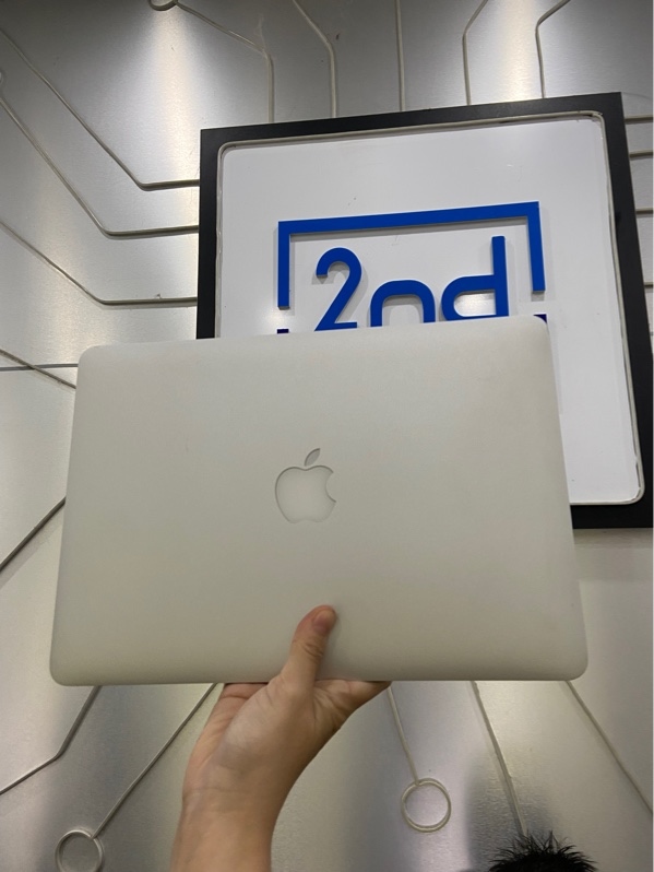 Macbook Pro Retina 13 inch 2013 - i5 Ram 8/128GB - Pin bình thường - Chu kì 208 lần sạc - Màu bạc - Ngoại hình: 97% - Cấn góc - Kèm sạc