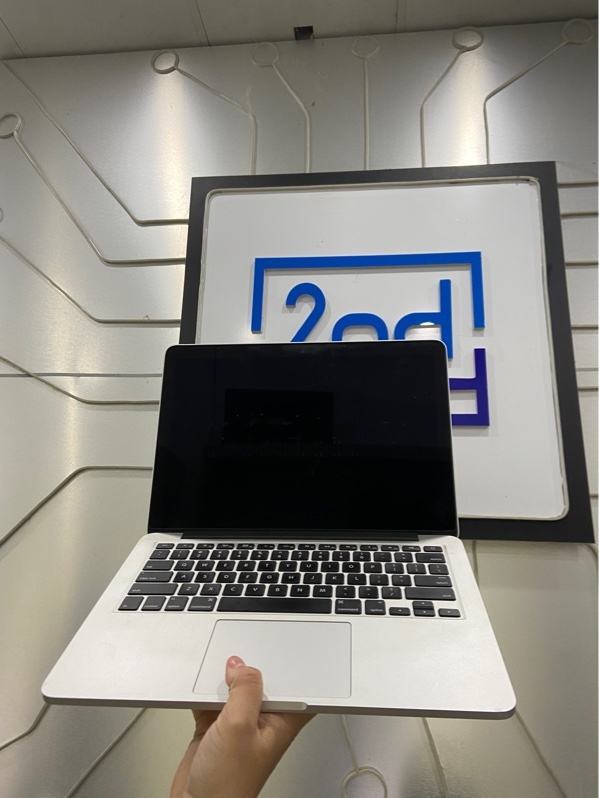 Macbook Pro Retina 13 inch 2013 - i5 Ram 8/128GB - Pin bình thường - Chu kì 208 lần sạc - Màu bạc - Ngoại hình: 97% - Cấn góc - Kèm sạc