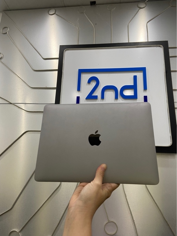 Macbook Rentina 2015 - 12 inch - Ram 8/256 GB 1600MHz DDR3 - Chip Intel Core M - Chu Kỳ Sạc 59 Lần - Màu xám - Ngoại hình: 97% - Màn phản quang, ám hồng nặng vè phía bên phải, tróc nút E - Kèm sạc linh kiện - không bảo hành