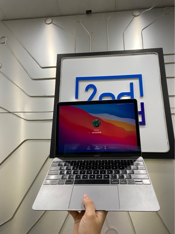Macbook Rentina 2015 - 12 inch - Ram 8/256 GB 1600MHz DDR3 - Chip Intel Core M - Chu Kỳ Sạc 59 Lần - Màu xám - Ngoại hình: 97% - Màn phản quang, ám hồng nặng vè phía bên phải, tróc nút E - Kèm sạc linh kiện - không bảo hành