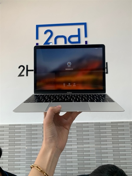 Macbook Retina 12 inch 2017 - i7 lõi kép - Ram 8GB/SSD 512GB - Màu trắng - Pin bảo trì chu kì sạc 184 lần - Ngoại hình: 97% - Phím Nhật - Kèm sạc 1