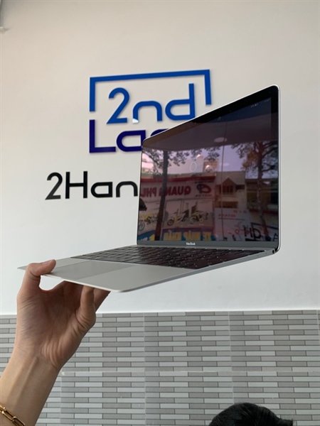 Macbook Retina 12 inch 2017 - i7 lõi kép - Ram 8GB/SSD 512GB - Màu trắng - Pin bảo trì chu kì sạc 184 lần - Ngoại hình: 97% - Phím Nhật - Kèm sạc 2