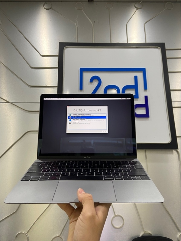 MacBook Retina 12-inch A1534 - Core i7-7Y75 - Ram 16/256GB SSD - Pin 79% - Màu bạc - Ngoại hình: 97% - Màn in phím, ám vàng - Kèm sạc linh kiện