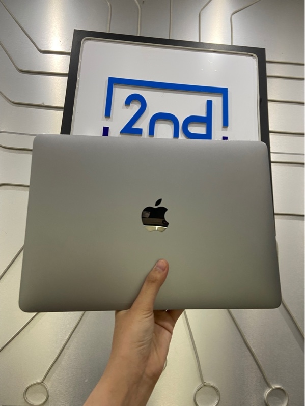 Macbook Retina 12inch 2017 - Core M3 lõi kép - Ram 8/256GB - Màu bạc - Pin bình thường (chu kì sạc 451) - Ngoại hình: 97% - màn ám hồng nhẹ, in phím - Kèm sạc