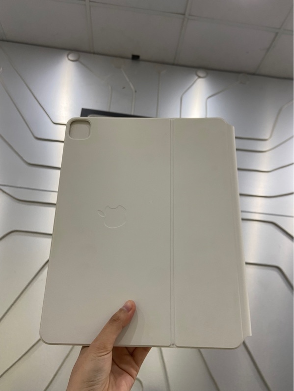 Magic keyboard Ipad Pro 12.9 inch - ZA/A - A2480 - Màu trắng - Ngoại hình: 97% - Ngã màu vàng - Kèm Box