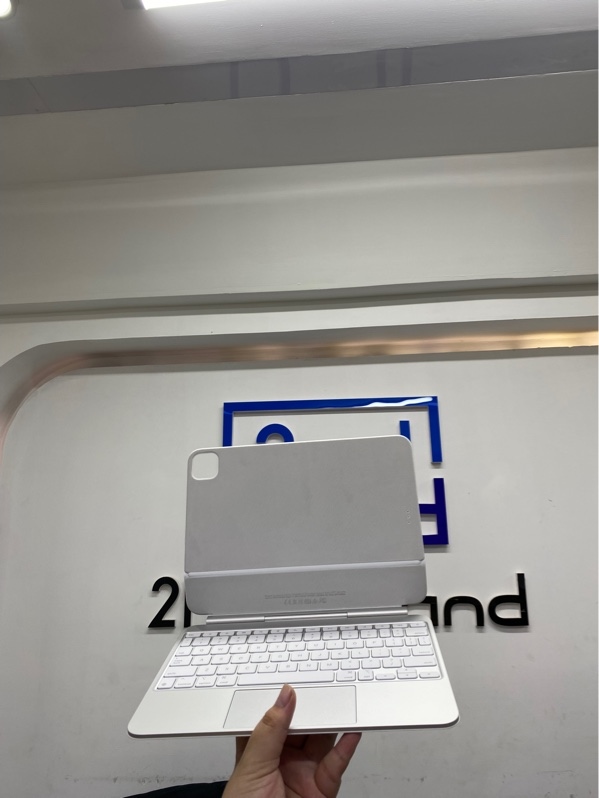 Magic Keyboards for iPad Pro 11-inch M4 - Model A2975 - Màu trắng - Ngoại hình 98% - Fullbox