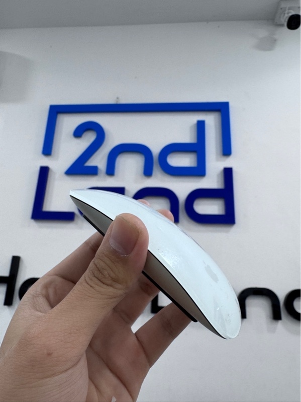 Magic mouse 2 - Màu trắng - Ngoại hình 96% - Trầy cấn, ố màu - Body