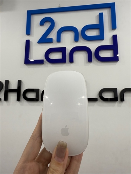 Magic Mouse 2 - Màu trắng - Ngoại hình 96% - Trầy nhiều , cấn phía dưới , tróc phần sơn trắng ngoài rìa - Body