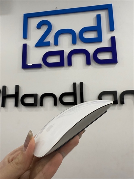 Magic Mouse 2 - Màu trắng - Ngoại hình 96% - Trầy nhiều , cấn phía dưới , tróc phần sơn trắng ngoài rìa - Body 1