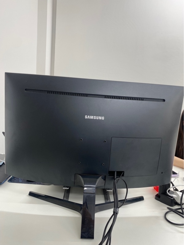 Màn hình cong SamSung-LC27JG54QQEXXV - FullHD/144hz/VA - Màu đen - Ngoại hình 98% - màn ám hồng nhẹ - Kèm dây nguồn, dây DP