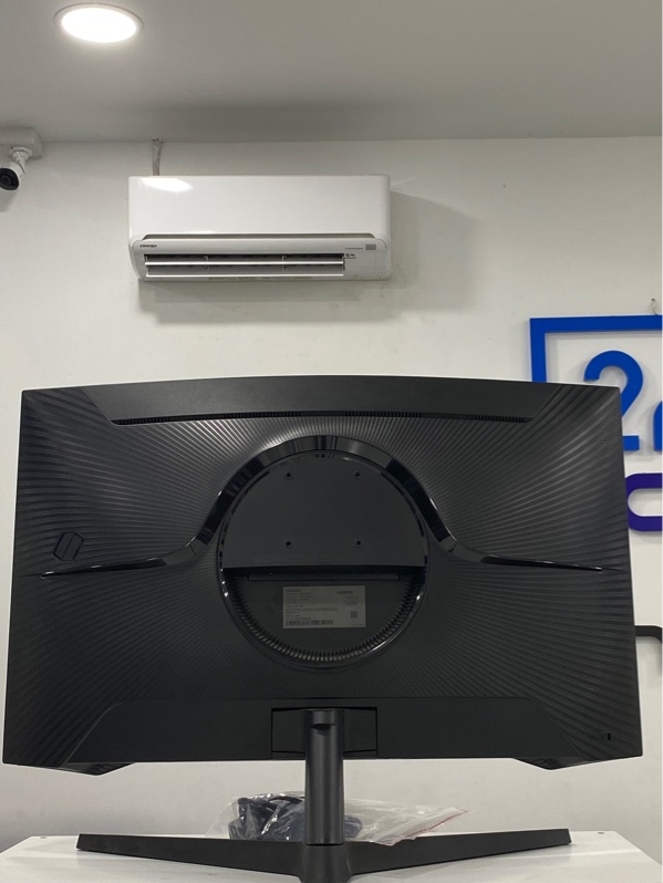 Màn hình cong Samsung Oddysey - model LS32CG552EEX - 32 inch - Màn 2K - 165hz - Màu đen - Ngoại hình 98% - hồng viền nhẹ - Kèm dây nguồn