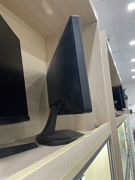 Màn hình Dell 19 inch - E1912HF - Màu đen - Ngoại hình: 96% - Màn hồng viền, xước nhiều, màn già - Kèm nguồn + VGA 1