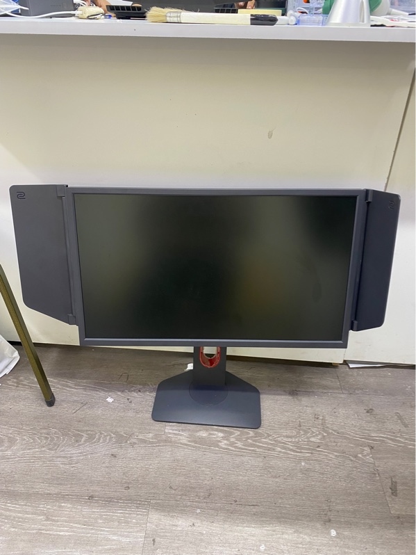 Màn hình gaming BenQ ZOWIE XL2546K - 4.5 inch - Full HD, 240Hz - Tấm nền TN - Màu đen - Ngoại hình 98% - Vàng viền - Kèm nguồn, dây DP, 2 tai