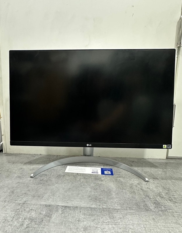 Màn hình ips LG 27UP600K - Màu trắng - Ngoại hình 98% - Còn bảo hành đến ngày 12/4/2028 ở an phát computer - Kèm box, nguồn, dây kết nối, thiếu 2 ốc chân đứng