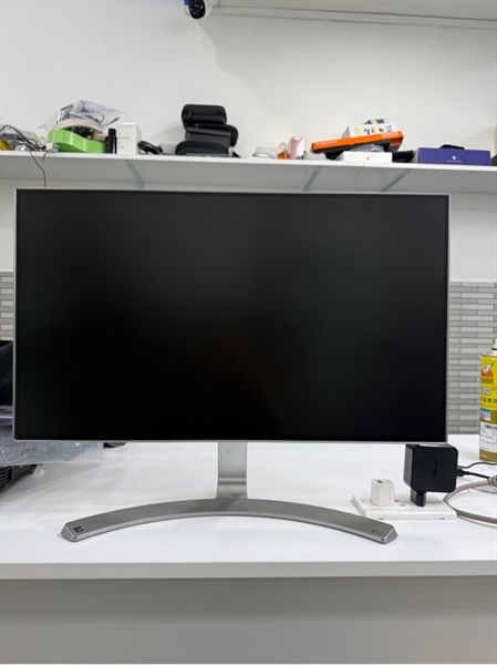 Màn hình LG 24MP 88HM-S - 24 inch - 60 hz - Màu trắng - Ngoại hình 97% - Màn ám hồng, viền ám vàng - Fullbox 1