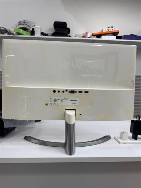 Màn hình LG 24MP 88HM-S - 24 inch - 60 hz - Màu trắng - Ngoại hình 97% - Màn ám hồng, viền ám vàng - Fullbox 2