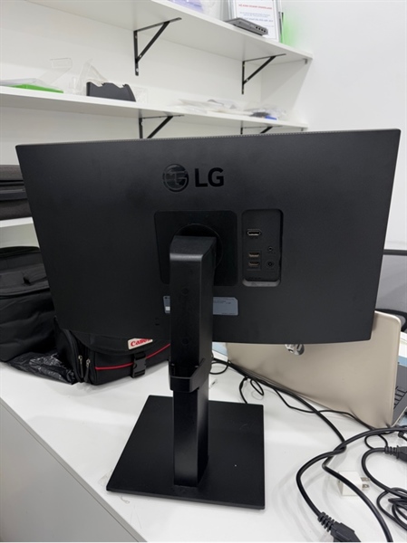 Màn hình LG 24QP550-B - 24 inch - Độ phân giải 2560x1440 - 75Hz - Màu đen - Ngoại hình 98% - Màn ám hồng nhẹ , tối viền nhẹ- Kèm nguồn , Hdmi , pad 2