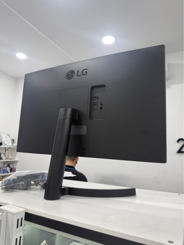 Màn hình LG 27QN600 - 27inch - 1372h chiếu - 2k - 75hz - Màu đen - Ngoại hình 98% - Kèm chân đế , nguồn