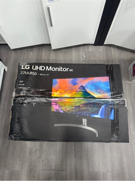Màn hình LG UHD Monitor 27UL850 - 27 inch - 4K - 60Hz - Màu trắng - Ngoại hình 96% - Nguồn với dây C dơ nhiều ố , màn đổi thành màu vàng , màn tối góc nặng , tối màn hở sáng nặng - Kèm Box mốc , nguồn , dây c-c