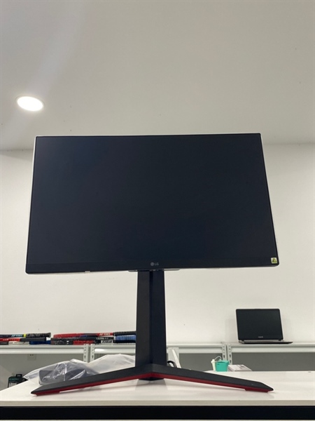 Màn hình LG UltraGear 24GN65R - 24 icnh - Màu đen - Ngoại hình 98% - tối viền phải , màn trầy - Kèm nguồn