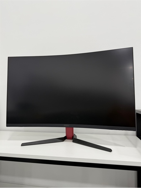 Màn hình MSI cong Optix AG32C Curved FHD-165Hz - 32 inch - Màu đen - Ngoại hình 98% - Màn ám hồng viền - FullBox