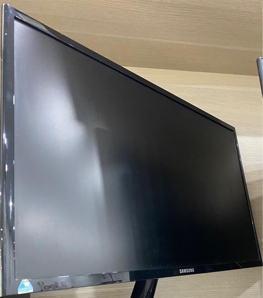 Màn hình SamSung 24 inch - S24F350 - 60hz - Màu đen - Ngoại hình: 97% - Màn bụi , xước màn , ám hồng viền nặng , ám vàng trong - Kèm nguồn
