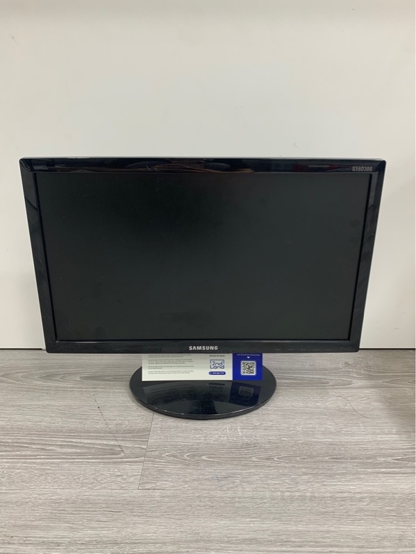 Màn hình Samsung S19D300 - 19 inch - Màu đen - Ngoại hình: 97% - Viền ám vàng - Kèm nguồn