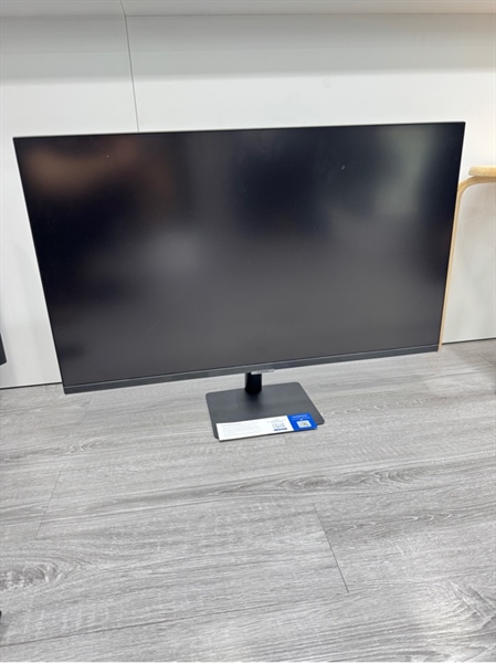 Màn hình thông minh Samsung LS32AM700UEXXV - 32 inch - 4K - Màu đen - Ngoại hình: 98% - Màn trầy nhẹ, ám vàng - Body, kèm nguồn + remote