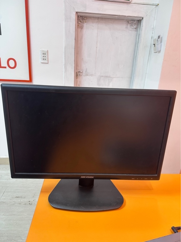 Màn hình văn phòng HIKVISIOn DS-D5022QE-E - FullHD/ 60hz/ LED/ 21.5 inch - Màu đen - Ngoại hình 97% - Ám hồng, phản quang, cổng hdmi chập chờn - Body - KHÔNG BẢO HÀNH