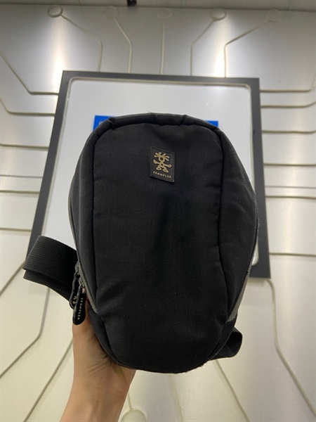 Máy ảnh Canon 1100D - Màu đỏ - Ngoại hình: 97% - Hết pin cmos + gương lật bụi + mất nắp cổng kết nối , kẹt khóa flash ( vẫn flash được ), màn tối nặng, hở viền - Kèm 1 pin + dock sạc + thẻ 4GB + túi + lens kit 18-55 3