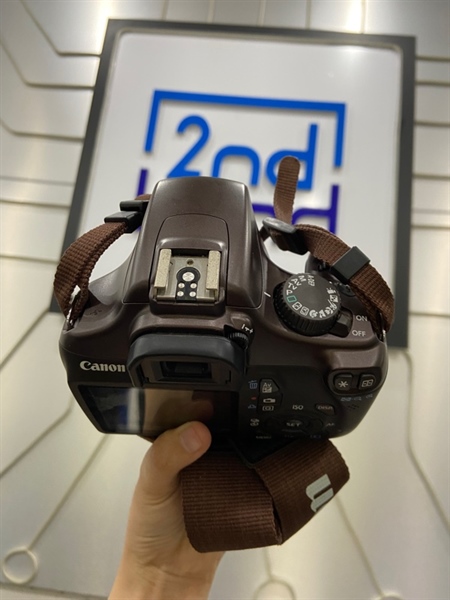 Máy ảnh Canon 1100D - Màu nâu - Ngoại hình: 97% - Mất nắp cổng kết nối, gương lật bụi mốc nhẹ, màn tối , loang - Kèm 1 pin + sạc 3