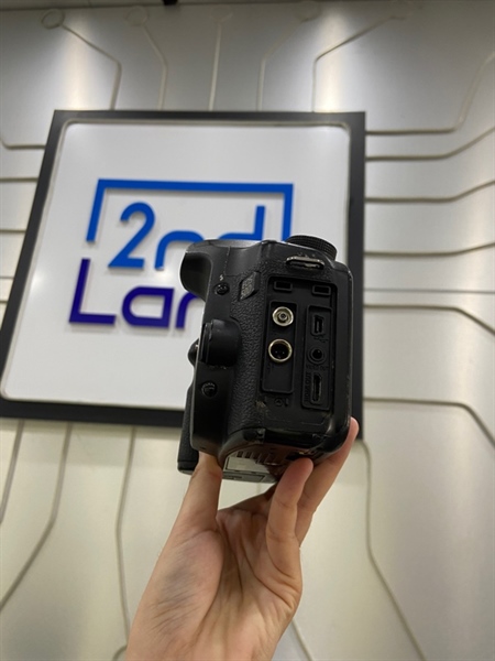 Máy ảnh Canon 50D - Màu đen - Ngoại hình: 96% - Màn trầy khá, mất đệm cao su, màn liveview trầy - Kèm 2 pin + dock sạc + thẻ CF 8GB 1