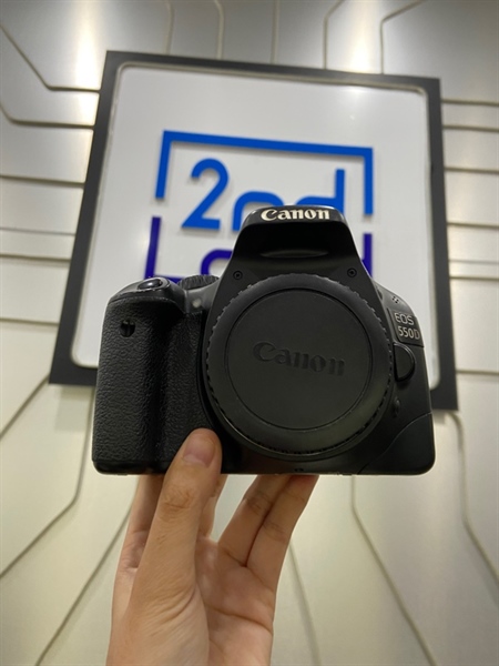 Máy ảnh Canon 550D - Màu đen - Ngoại hình: 97% - Màn liveview xước nhiều - Kèm sạc + pin