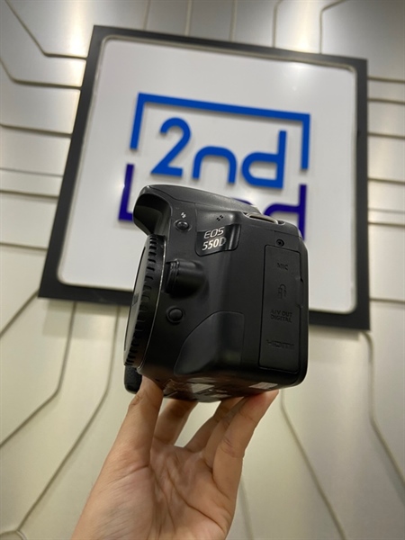 Máy ảnh Canon 550D - Màu đen - Ngoại hình: 97% - Màn liveview xước nhiều - Kèm sạc + pin 1