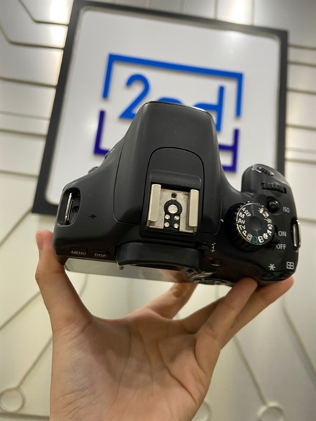 Máy ảnh Canon 550D - Màu đen - Ngoại hình: 97% - Màn liveview xước nhiều - Kèm sạc + pin 2