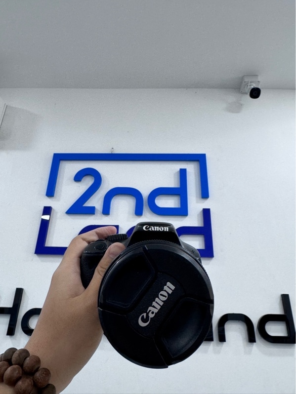Máy ảnh Canon 550D - Màu đen - Ngoại hình 97% - Trầy xước, mất đệm da 1 góc, bể cao su che cổng kết nối - Kèm 1 pin, 1 túi, Không sạc