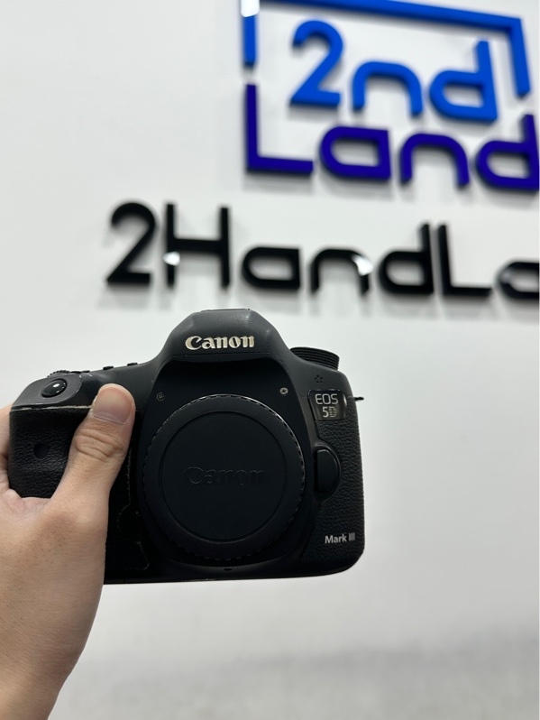 Máy ảnh Canon 5D Mark 3 - Màu đen - Ngoại hình 97% - Dán full skin, màn ám vàng, mất nắp chụp cổng kết nối - Kèm box + 2 pin + 1 sạc