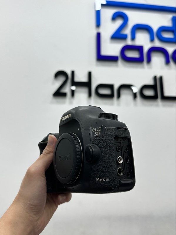 Máy ảnh Canon 5D Mark 3 - Màu đen - Ngoại hình 97% - Dán full skin, màn ám vàng, mất nắp chụp cổng kết nối - Kèm box + 2 pin + 1 sạc