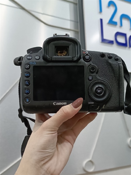 Máy ảnh Canon 5D - Mark 3 - Màu đen - Ngoại hình 97% - kèm 1 pin + 1 sạc 2