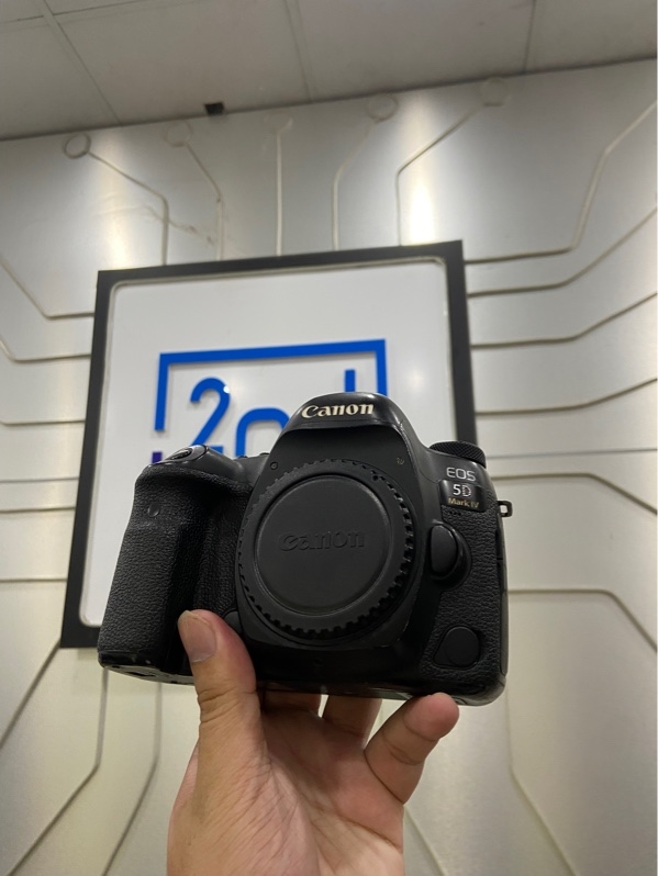 Máy ảnh Canon 5D Mark 4 - Màu đen - Ngoại hình: 96% - Trầy trước nhiều, mất nắp nút mode - Kèm 2 pin + sạc