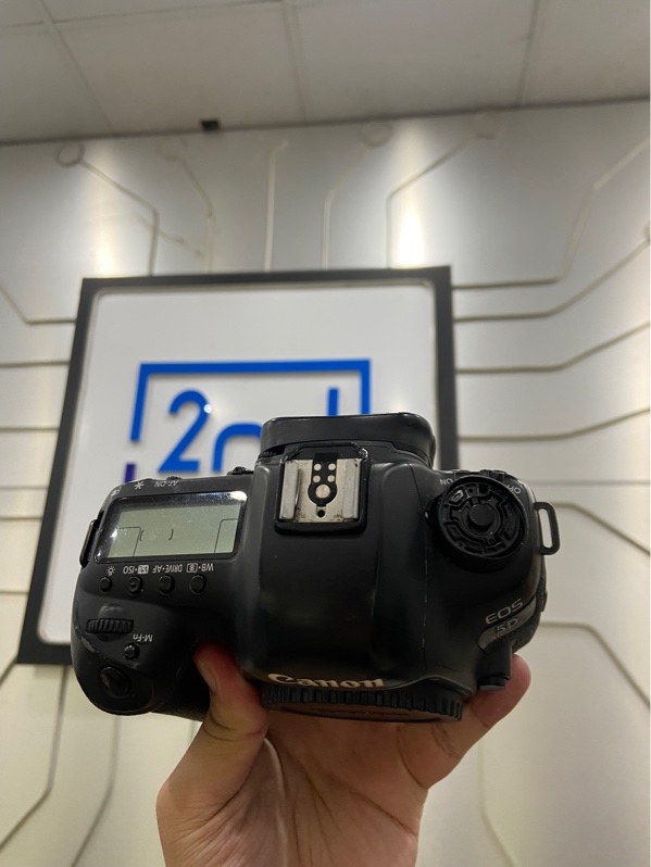 Máy ảnh Canon 5D Mark 4 - Màu đen - Ngoại hình: 96% - Trầy trước nhiều, mất nắp nút mode - Kèm 2 pin + sạc