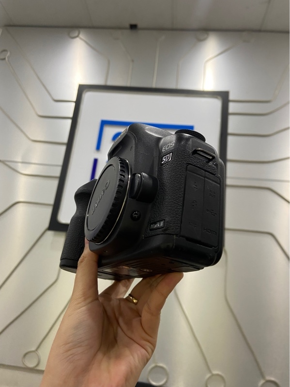 Máy ảnh Canon 5D Mark II - Màu đen - Ngoại hình: 97% - Màn nứt trong - Kèm 1 pin + 1 sạc