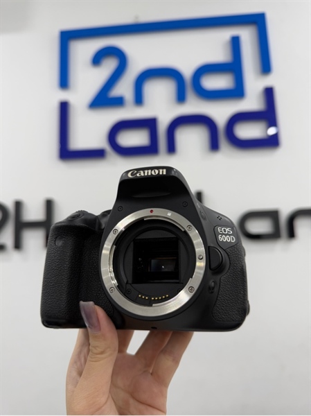 Máy ảnh Canon 600D - Màu đen - Ngoại hình 96% - Màn tối nặng, viewfinder bụi , mất cao su nắp che - Kèm sạc