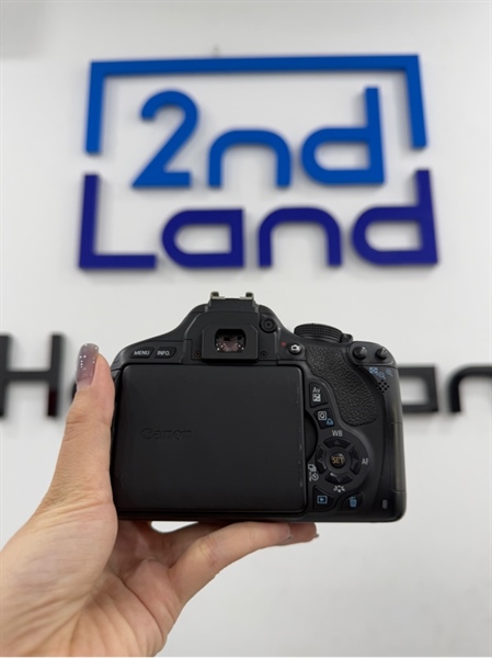 Máy ảnh Canon 600D - Màu đen - Ngoại hình 96% - Màn tối nặng, viewfinder bụi , mất cao su nắp che - Kèm sạc 2