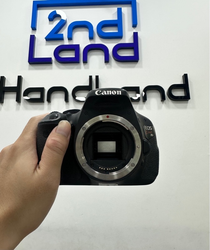 Máy ảnh Canon 600D - Màu đen - Ngoại hình 97% - Màn ám lưu ảnh, mất nắp chụp cao su che cổng bên trái - Kèm sạc + 1 Pin + Thẻ nhớ 8GB + Lens Canon EF-S 18-55 1:3.5-5.6 IS II