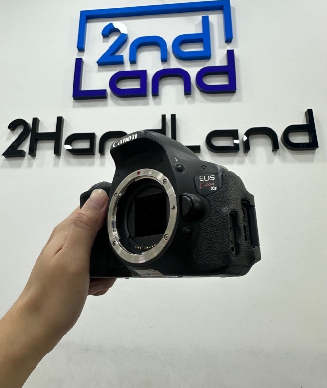Máy ảnh Canon 600D - Màu đen - Ngoại hình 97% - Màn ám lưu ảnh, mất nắp chụp cao su che cổng bên trái - Kèm sạc + 1 Pin + Thẻ nhớ 8GB + Lens Canon EF-S 18-55 1:3.5-5.6 IS II