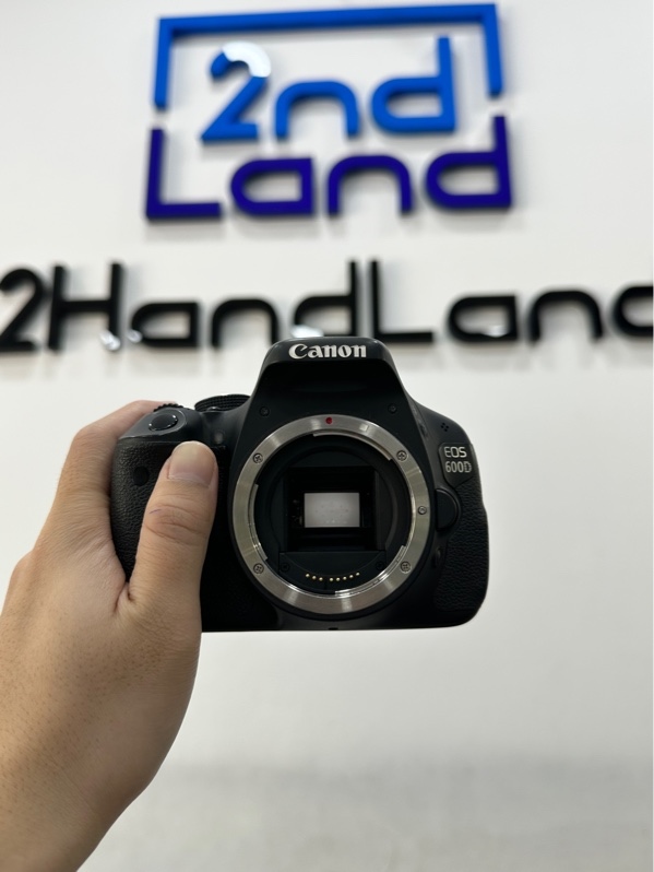 Máy ảnh Canon 600D - Màu đen - Ngoại hình 97% - Màn chết vài điểm pixel liti nhẹ - Kèm túi + Sạc + 1 Pin