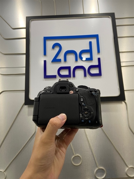 Máy ảnh Canon 600D - Màu đen - Ngoại hình: 97% - Màn tối 4 góc, lưu ảnh, mất đệm ống ngắm - Body - Kèm 1 pin + 1 Dock sạc 2